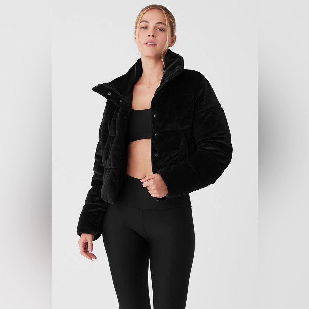 ALO YOGA | ✨NWOT✨ Ribbed Velour Gold Rush Puffer in Black